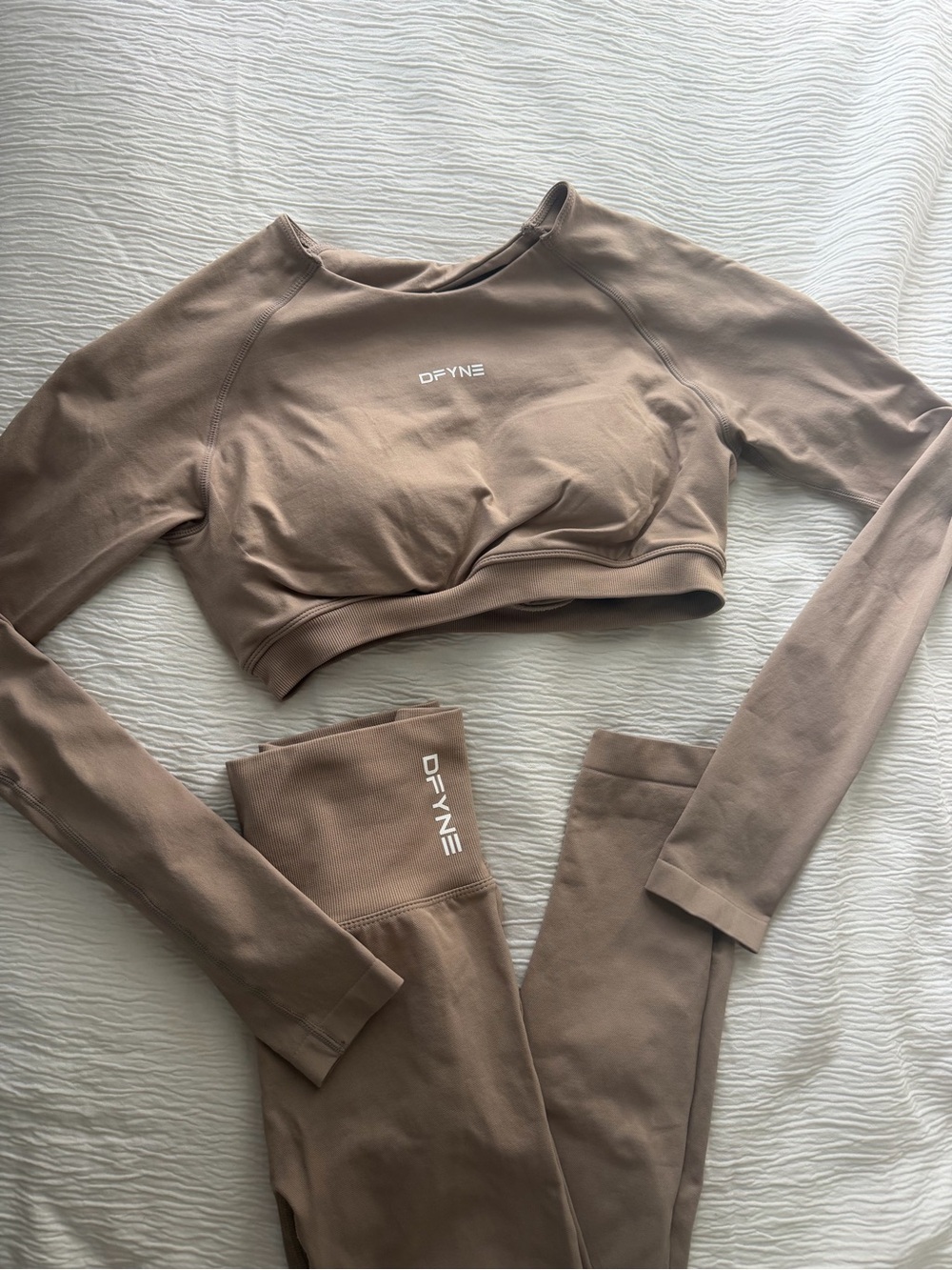 DFYNE Women's Long Sleeve Crop Sports Bra in Taupe